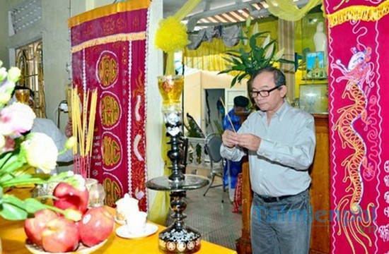 download van khan cau cong danh khi di chua huong